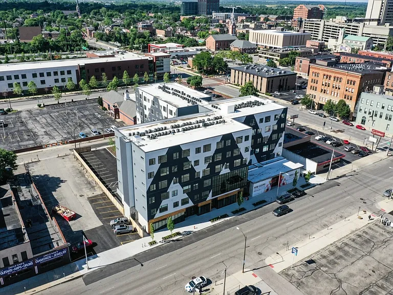 Harlow on Main — Photo 10