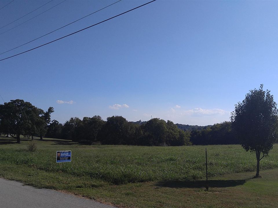 2nd image of 22 Thoroughbred Ln