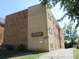 Charming 11 unit building featuring 1-Bedroom Apartments West Price Hill