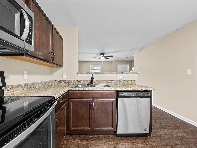 148 Center Pointe Dr — Photo 11