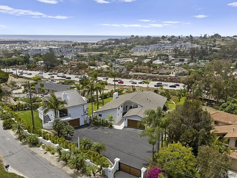683 Marine View Ave — Photo 35