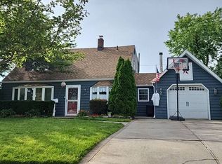 25 Harrow Ln, Levittown, NY