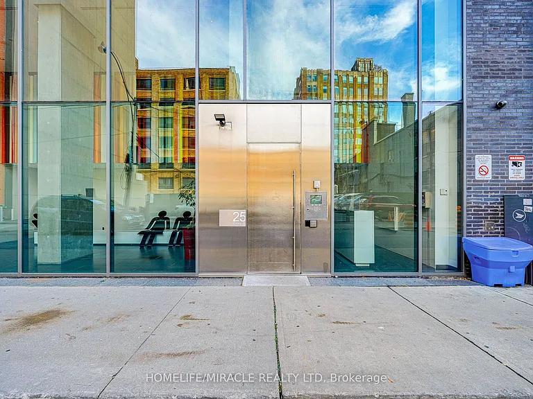 25 Oxley St #701 — Photo 4