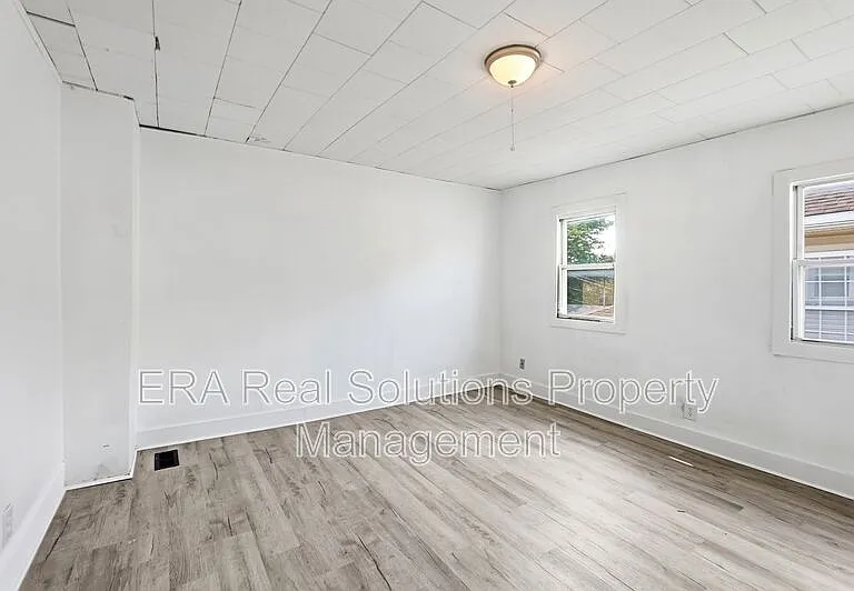 150 S Cypress Ave — Photo 27