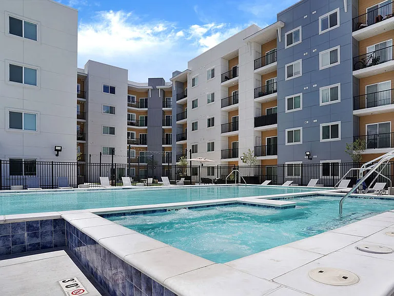 Skyline Peaks Apartments — Photo 2