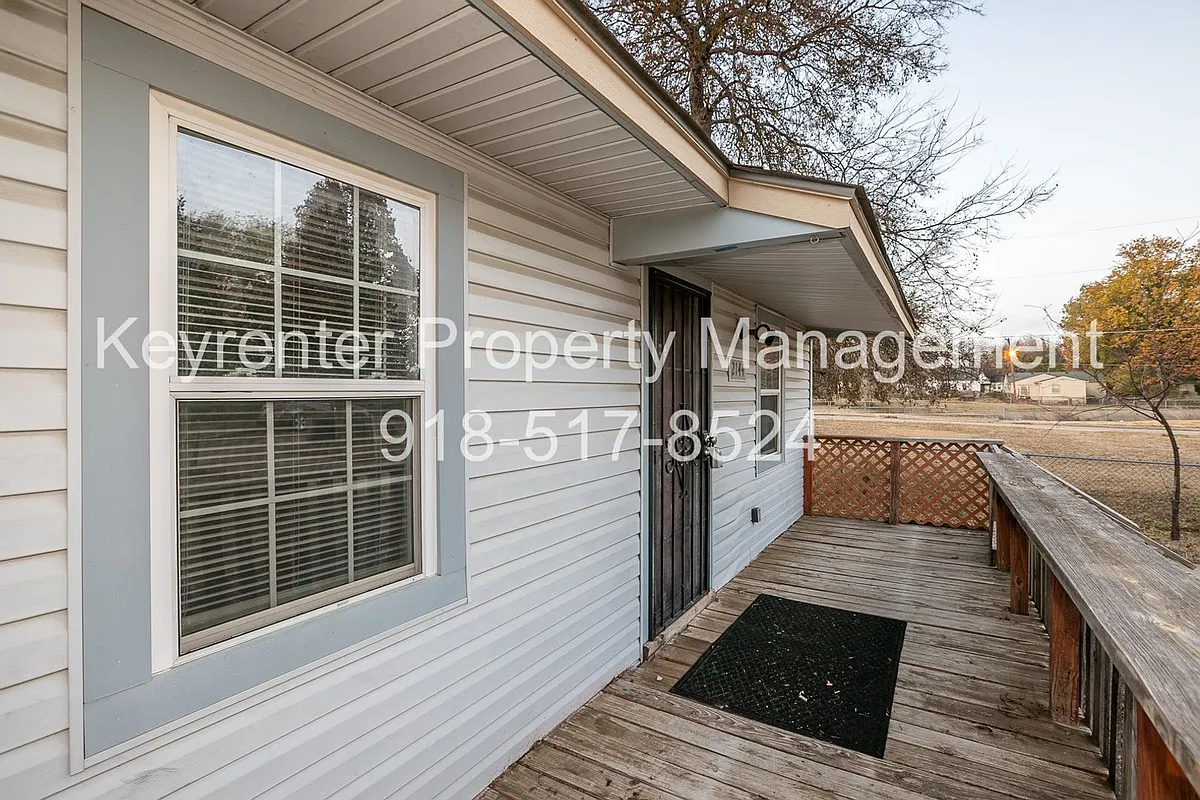 Building Photo - 2144 N Garrison Pl