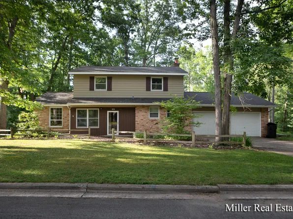 824 E Grant St, Hastings, MI 49058