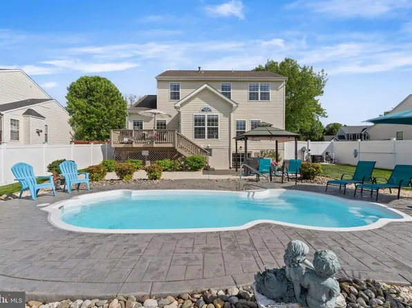 98 Saint Roberts Dr, Stafford, VA 22556