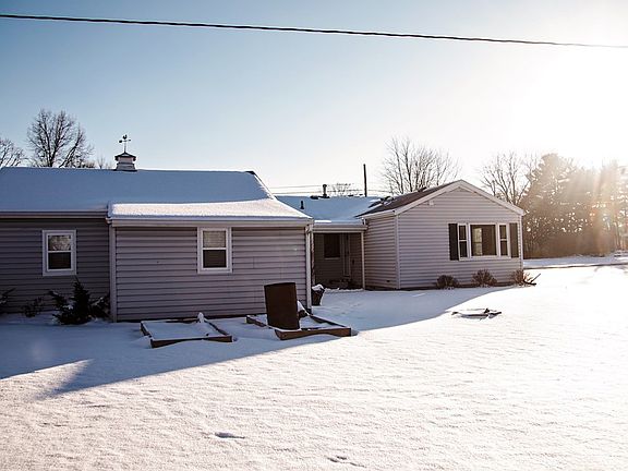 4th image of 260 Bennett Dr