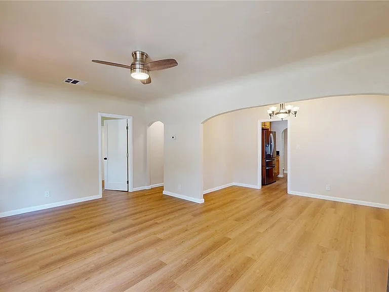 135 N Naomi St — Photo 5