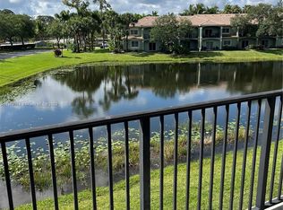 280 Crestwood Cir APT 203, Royal Palm Beach, FL 33411