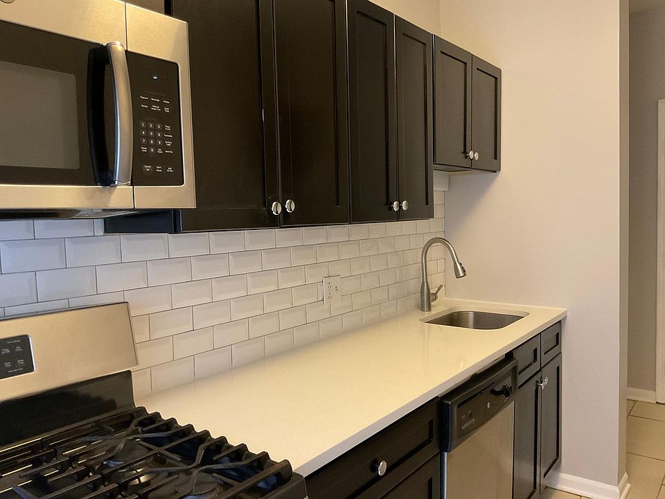 1st image of 829 W Sunnyside Ave APT 201