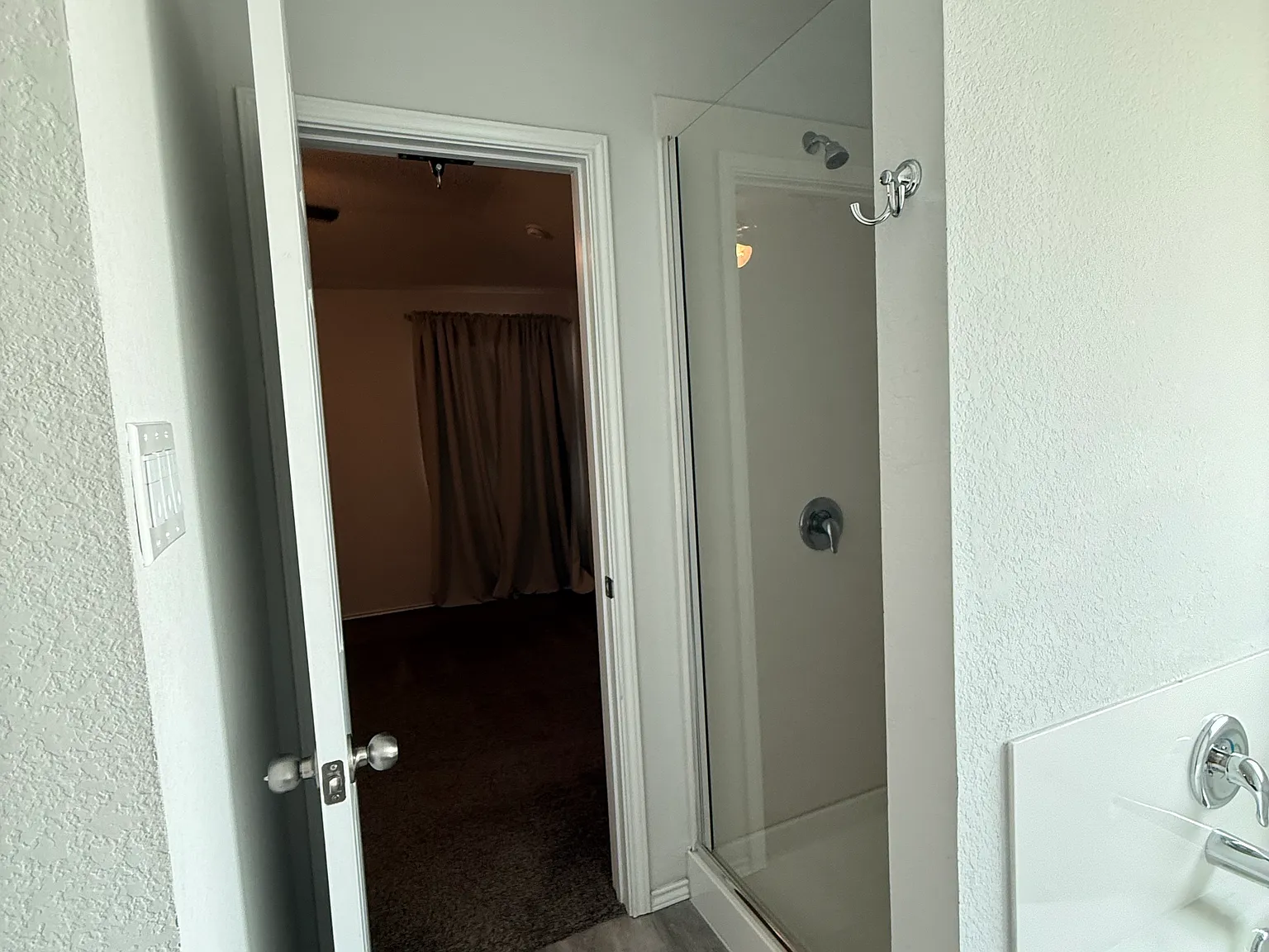 4 bed, 2206 sqft, $2,100 — Photo 3