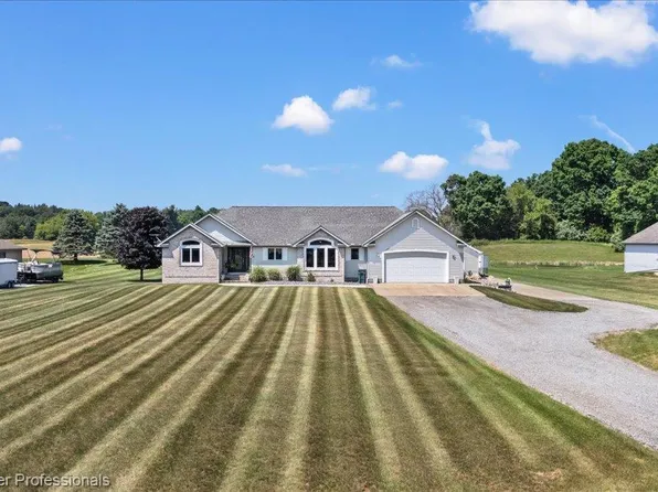 5554 Sandy Ln, Columbiaville, MI 48421