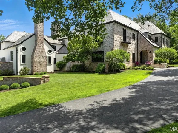 32 Woodoaks Trl, Saint Louis, MO 63124