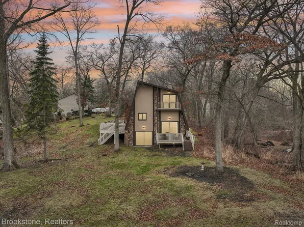 1301 Glen Oaks Rd, Holly, MI 48442