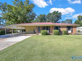 705 Holloway St NW, Hartselle, AL 35640