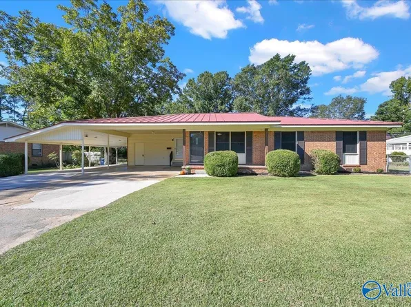 705 Holloway St NW, Hartselle, AL 35640