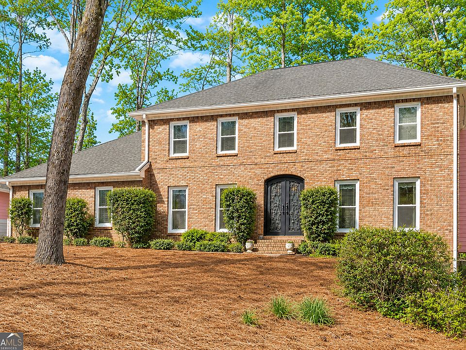 1st image of 560 Park Ln SE