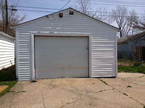 Detached Garage