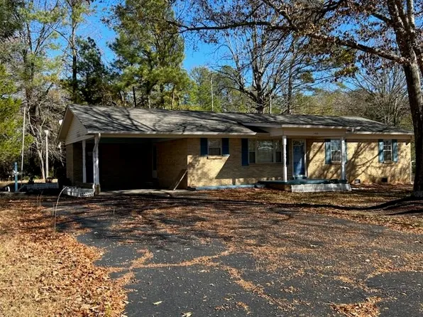 142 N Tammy Dr, Selmer, TN 38375