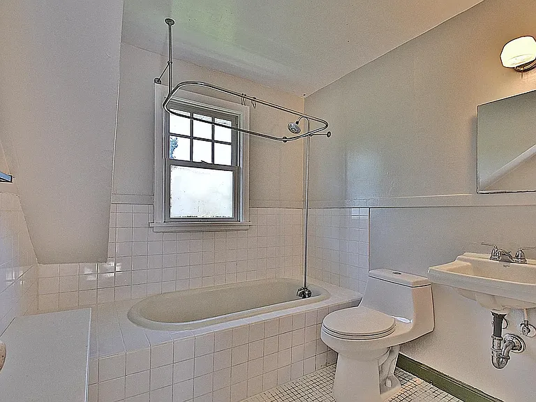 1698 Ross Ave — Photo 6