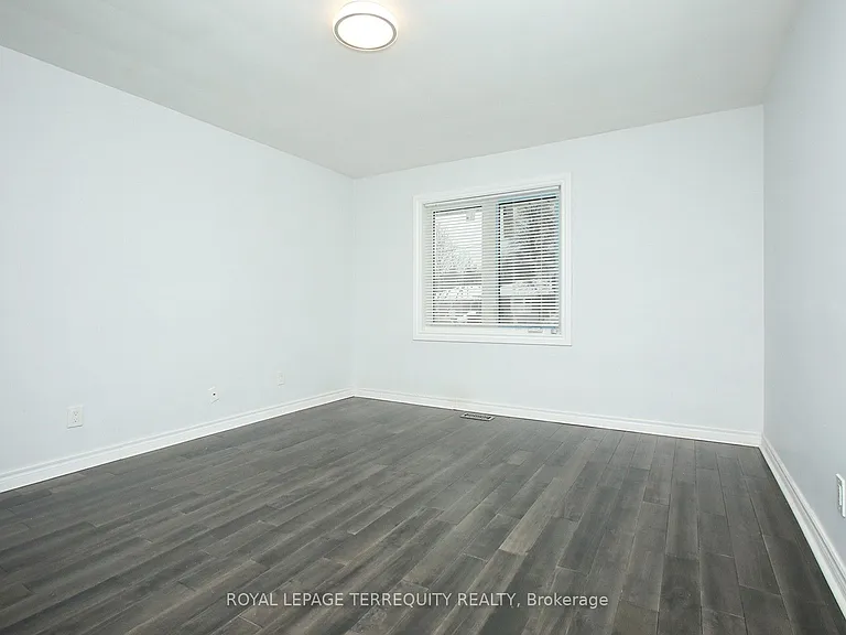 1 Barnes Cres — Photo 21