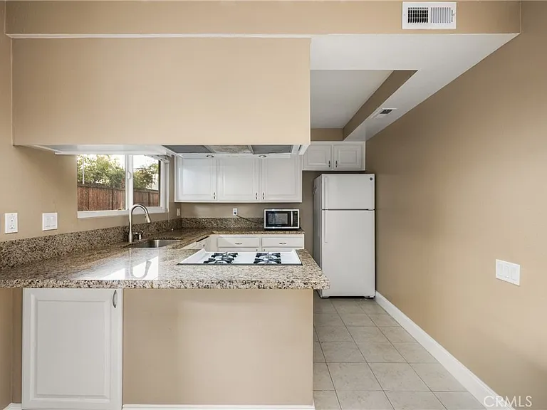 338 W Kelly Ave #B — Photo 9