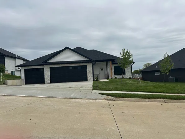 6031 W Tamarack Dr, Columbia, MO 65203