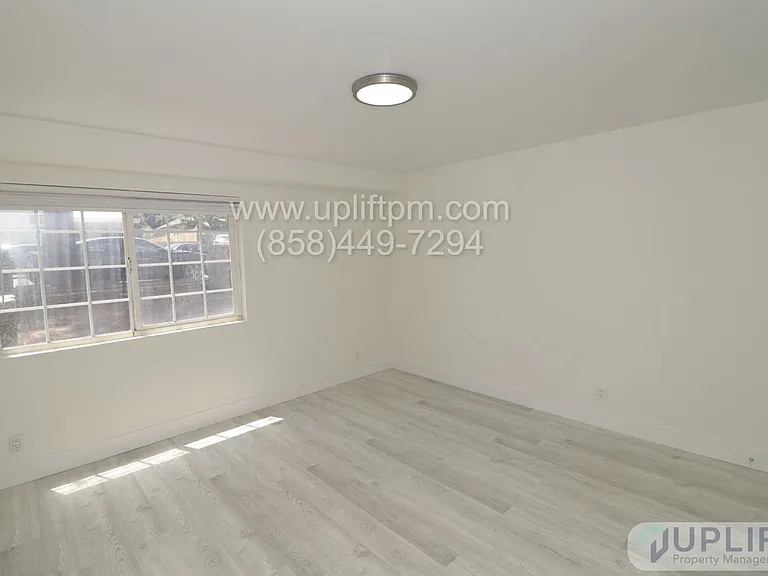 813 B St #5 — Photo 7