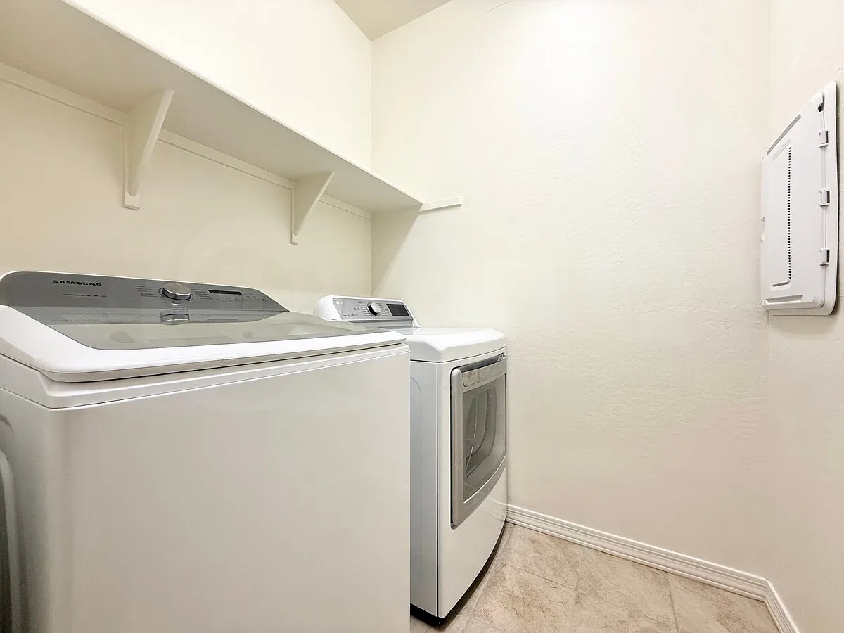 4 bed, 3.0 bath, 1801 sqft, $2,195 — Photo 3