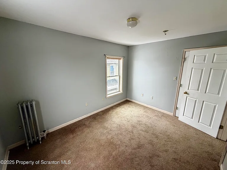 818 W Locust St — Photo 10