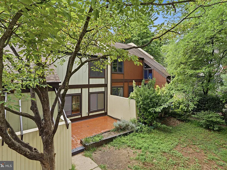 11092 Saffold Way — Photo 4
