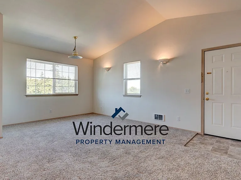 1369 - 1150 NW Elwha — Photo 4