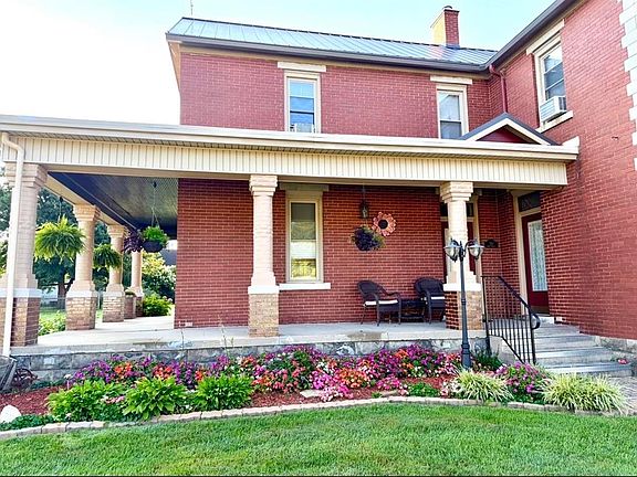5th image of 210 Main St
