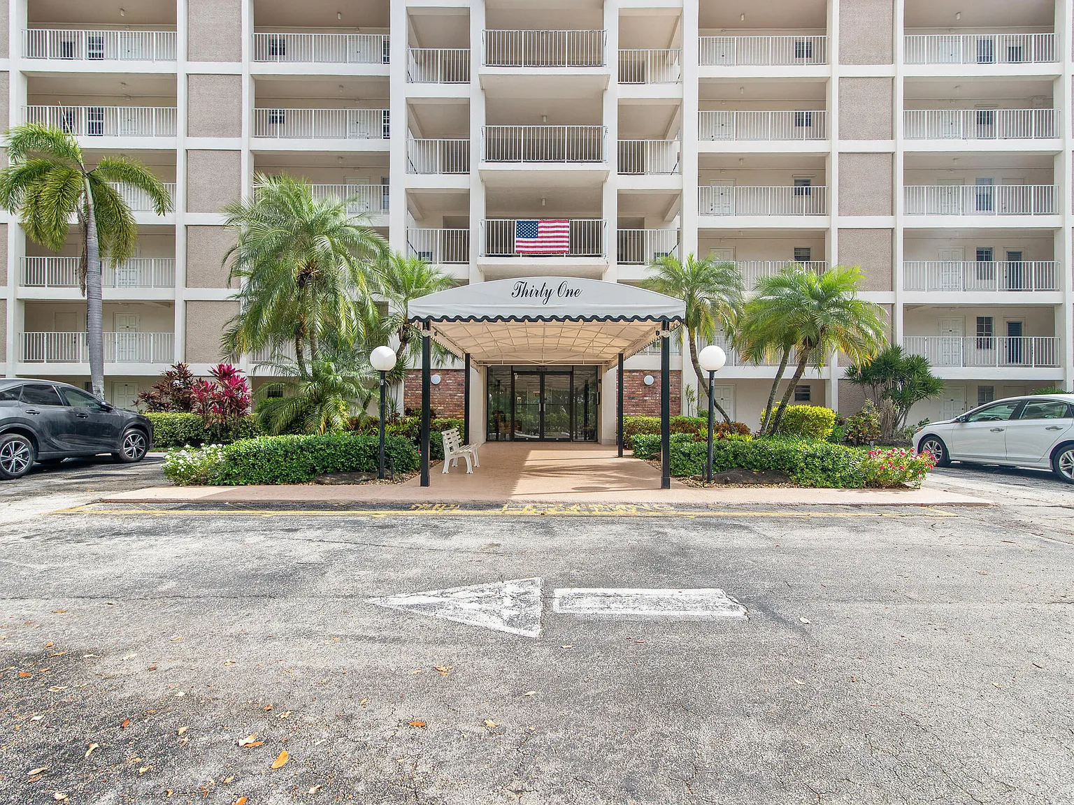 3 bed, 2.0 bath, 1390 sqft, $2,700 — Photo 2