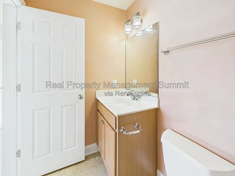 350 Marquette Ct — Photo 18