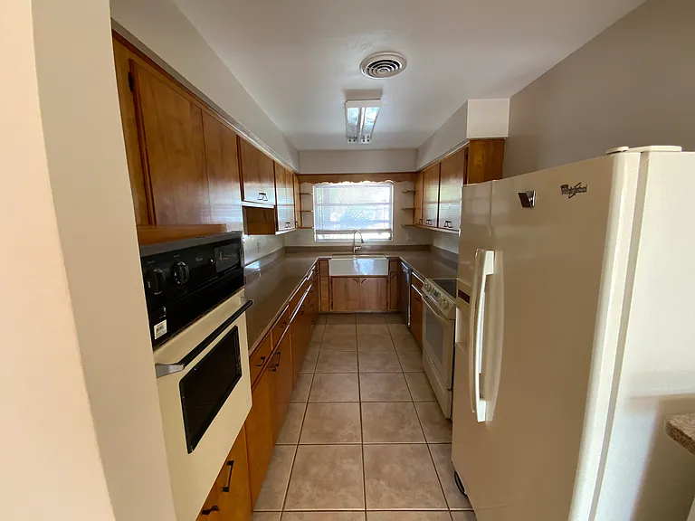 2152 Bay St #A — Photo 5