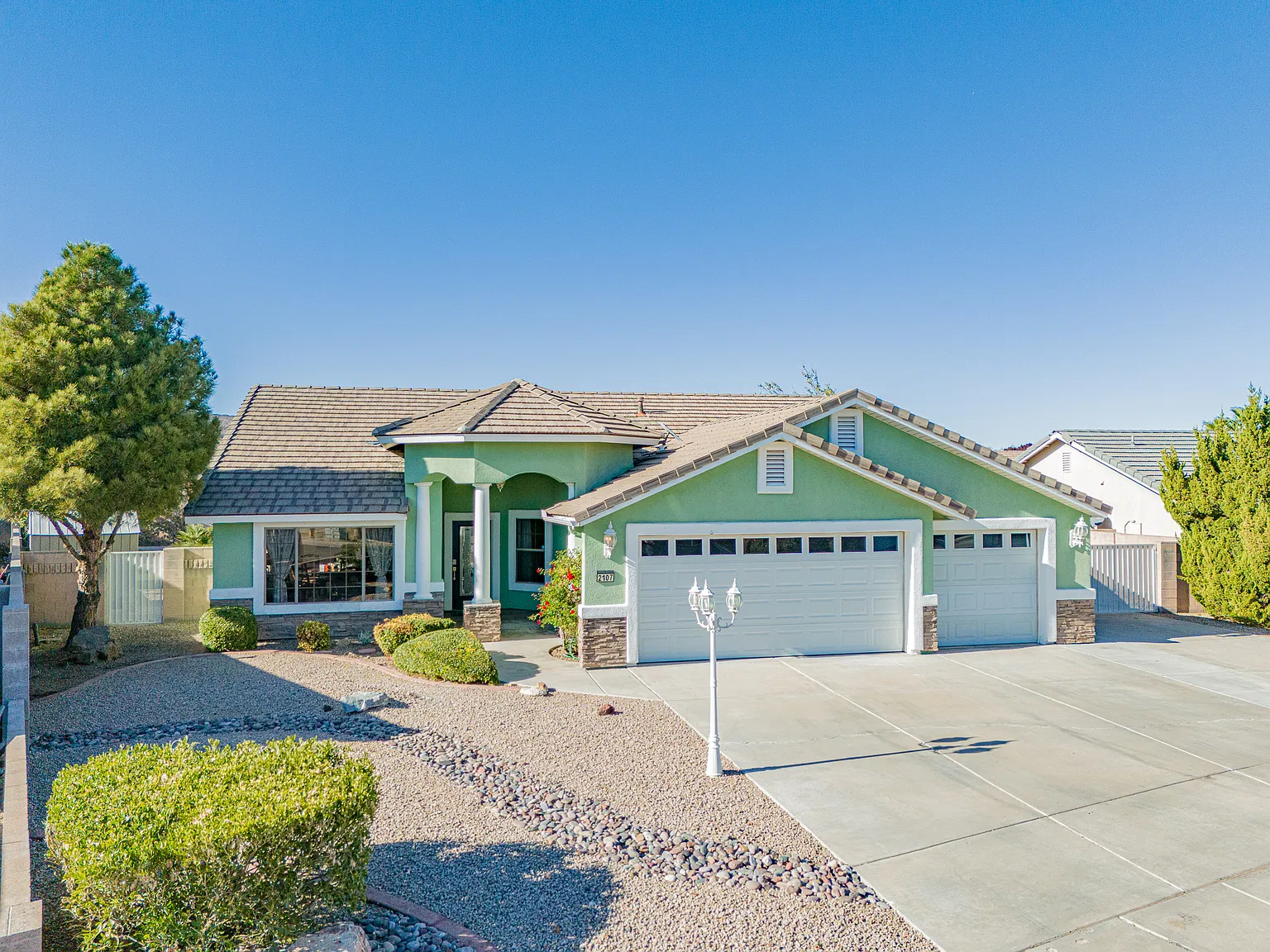 4 bed, 2170 sqft, $2,800 — Photo 1
