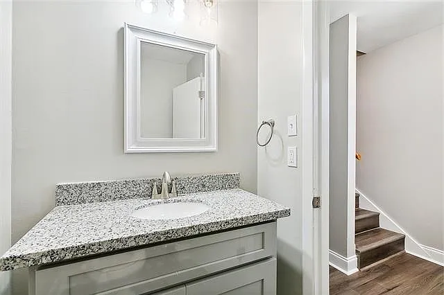 3 bed, 1.5 bath, 1337 sqft, $1,800 — Photo 4