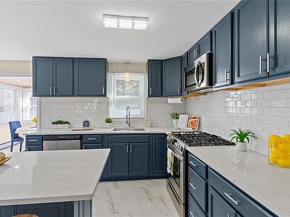 4th image of 29 N Howard Ave #A