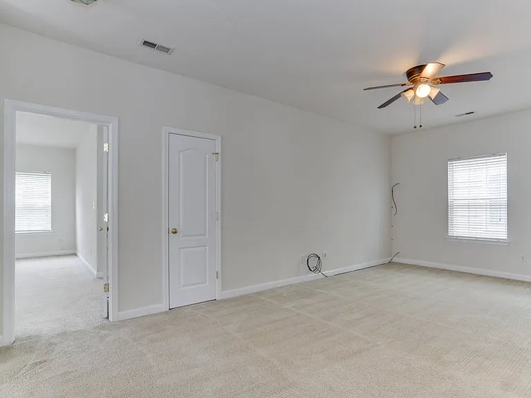 528 Normandy St — Photo 34