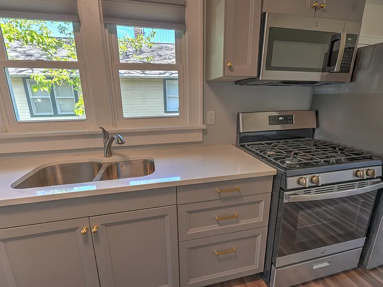 516 N Logan St — Photo 11