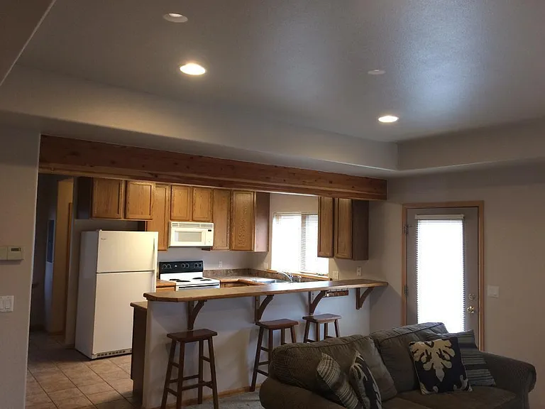 1416 E Custer St — Photo 2