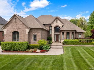 61723 W Point Dr, Washington, MI 48094