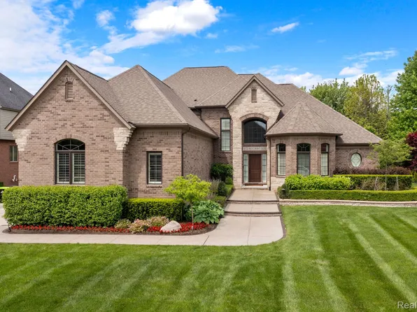 61723 W Point Dr, Washington, MI 48094