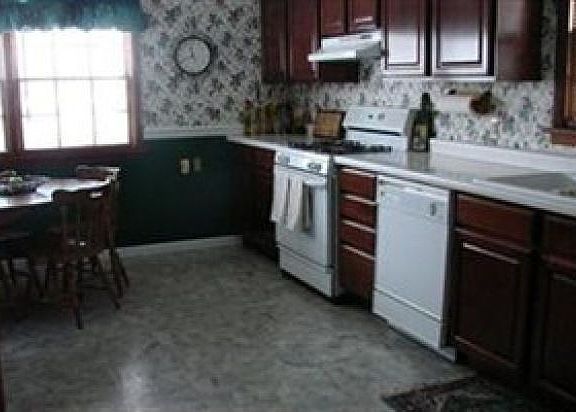 5th image of 242 Eastern Heights Blvd