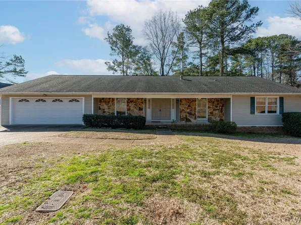 905 Lakeside Pl, Northport, AL 35473