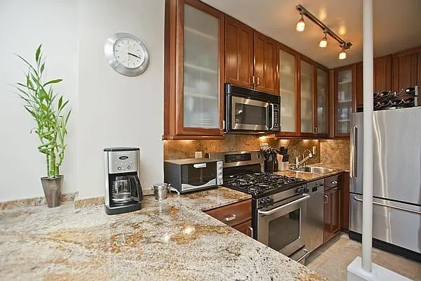 Sold by R New York | media 5