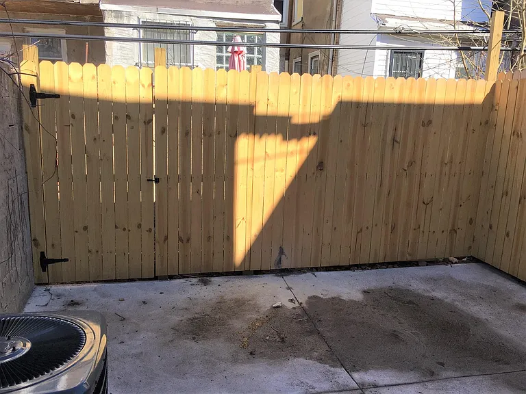 2237 Sears St — Photo 3